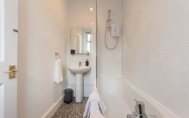 Glebe Street Apartment - Sleeps 4