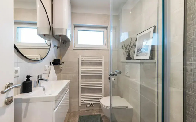 Olive Leaf - Ground Floor Apartment