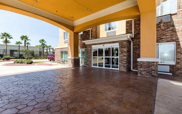 Spark by Hilton Pearland