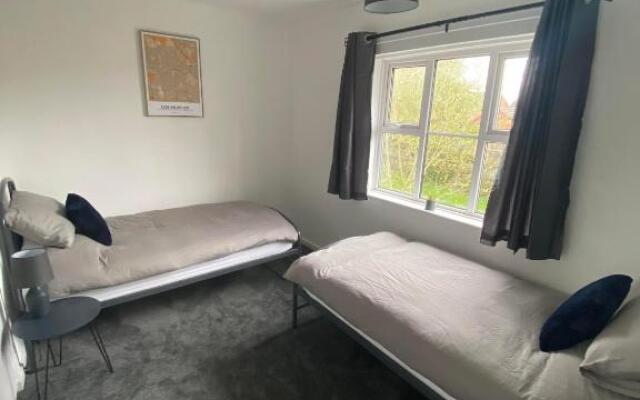 Spacious & modern 3 bed house