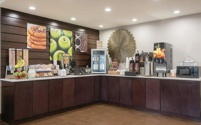 La Quinta Inn & Suites Brooklyn East