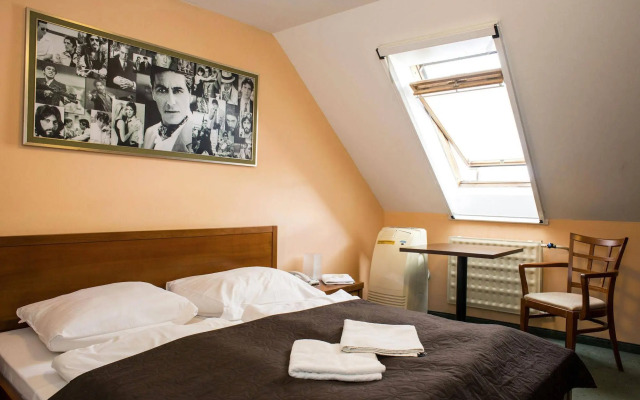Film Hotel
