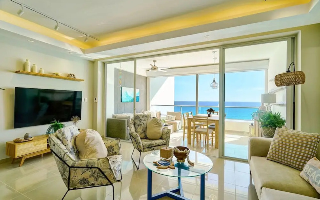 Marbella LUX Essence Beachfront Pool 11thfloor