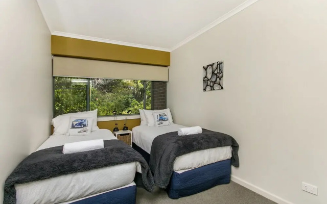 7 James Cook Apartments
