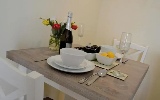 Seaview 1 Bed Apartment Sleeps 4 - Balcony - Tv
