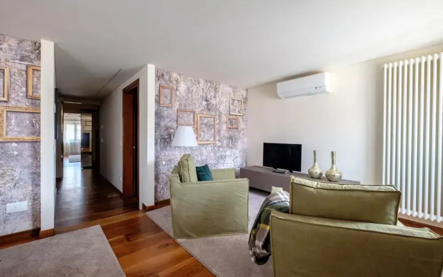 Lido - Stylish San Marco Apartment on Grand Canal