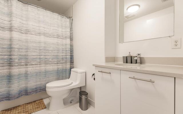 Hang Ten- Large Townhome, lux amenities, parking