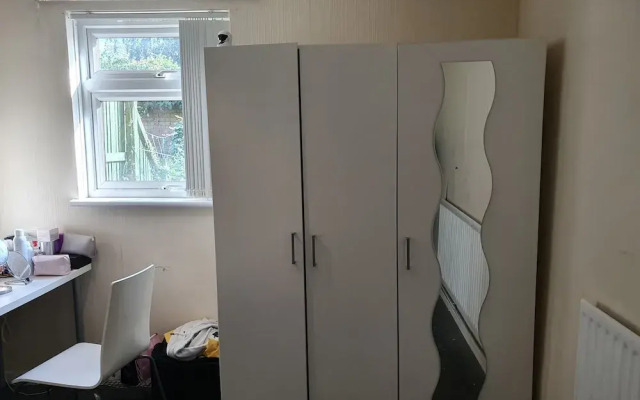 9 Vernon Close Serviced Holiday Home