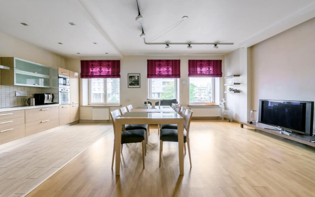 Апартаменты на набережной реки Карповки 10