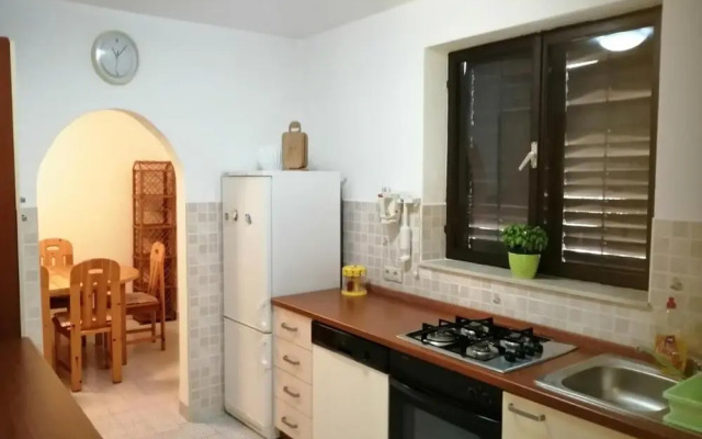Charming 3-bed House in Viganj