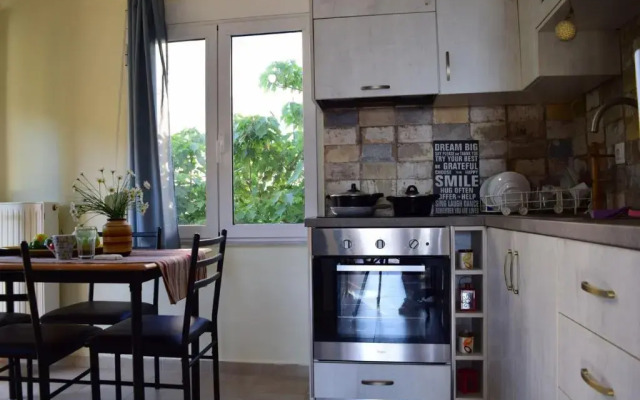 Sunny Sea-View Apartment in Halepa