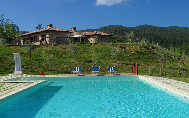 Stunning Farmhouse in Passignano with Swimming Pool