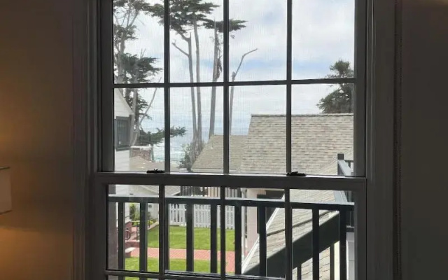 Carmel Beach Hotel