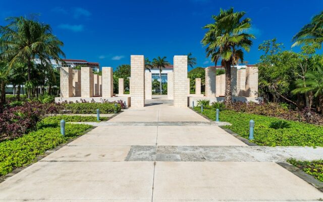 Z Casa Girasol 2 Bedroom Condo by Redawning