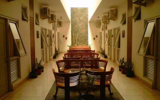 Poncowinatan Hotel