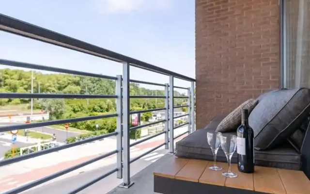 Bright Apartment With Parking Near the Beach