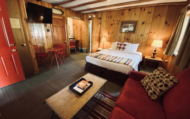 Foot of the Mountain Motel