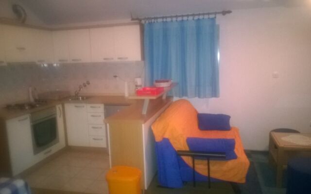J & B Holiday House