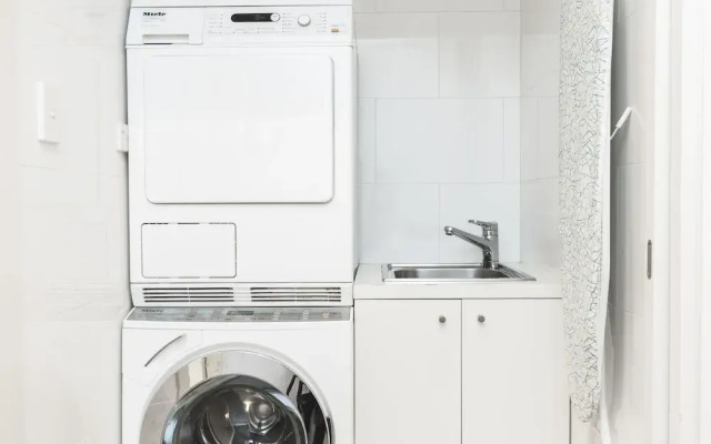Stylish 3 Bedroom Pool House in Surry Hills