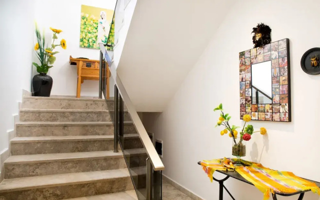 Important Group Villa Prestige