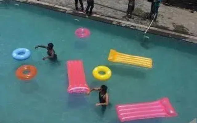 Hans Resorts