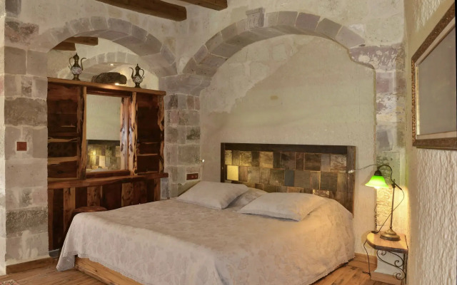 Seki Cave Suites