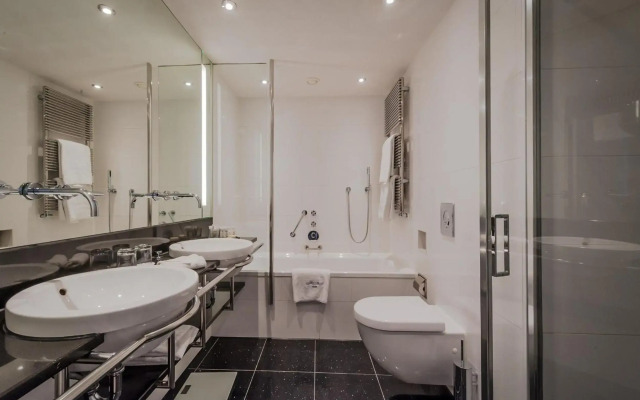 Ambassade Hotel