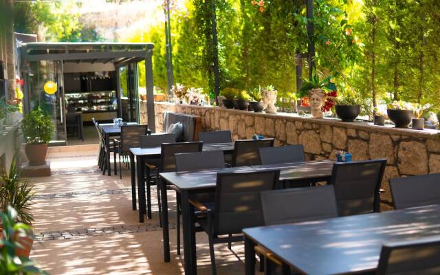 Cati Hotel Boutique Plus