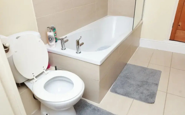 Cosy and Spacious 2 Bedroom House in Leicester