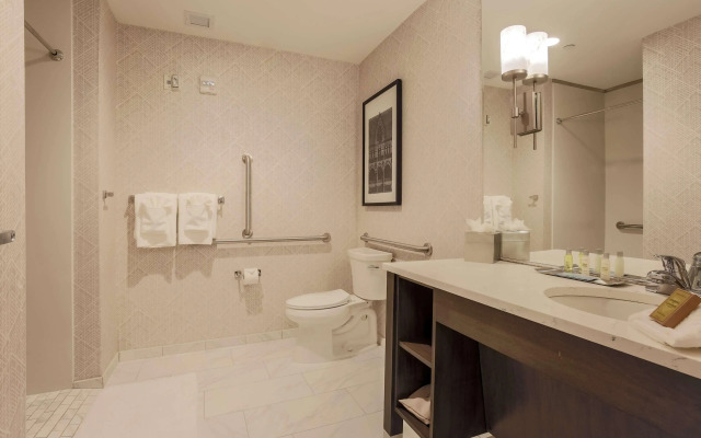 DoubleTree by Hilton Evansville