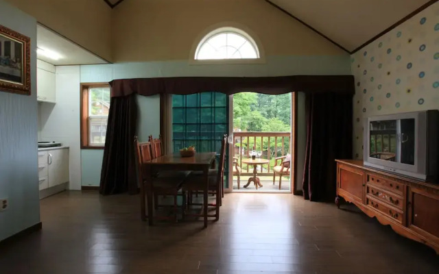 Mayfair Rigel Pension