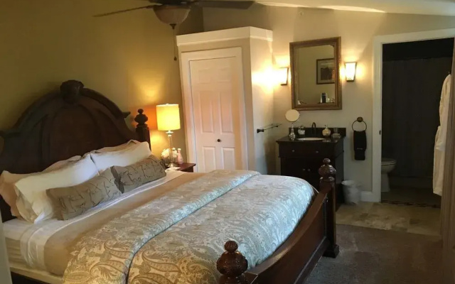 PineCrest Inn