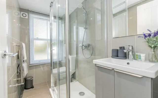 Oxford City Centre apartment with parking!