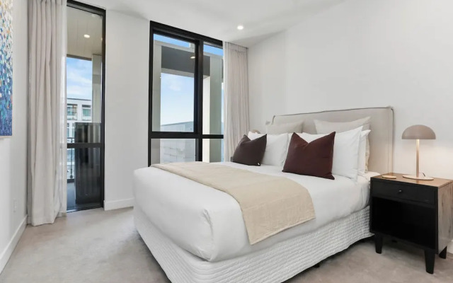 Sunny and Spacious in Wynyard Quarter