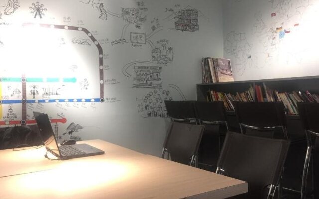 Houze Hostel