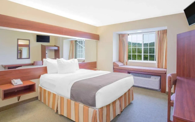 Microtel Gassaway Sutton