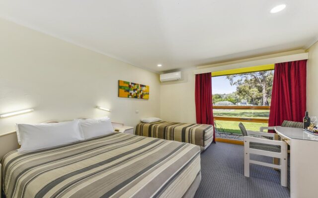 William Macintosh Motor Lodge