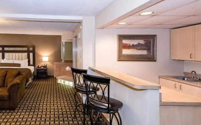 Ramada Hotel & Conference Center by Wyndham Plymouth