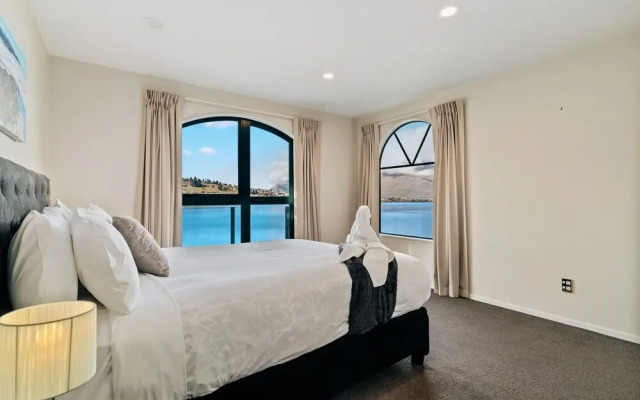 Lakefront Living At Remarkables - West