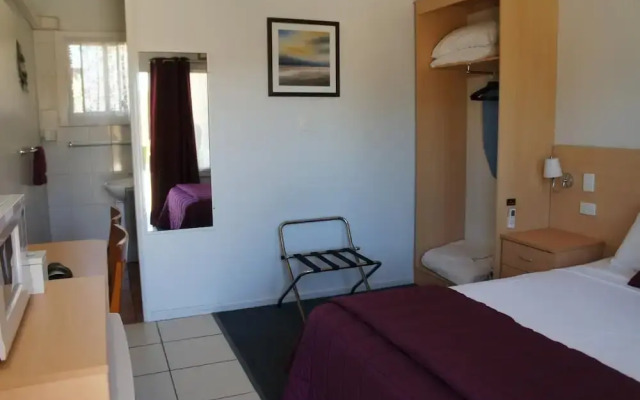 Ayrline Motel