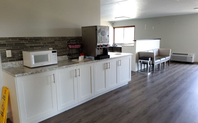 Klopfenstein Inn and Suites