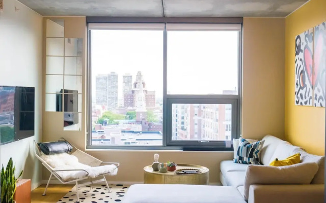 Bright, Luxury Apartment in Historic District