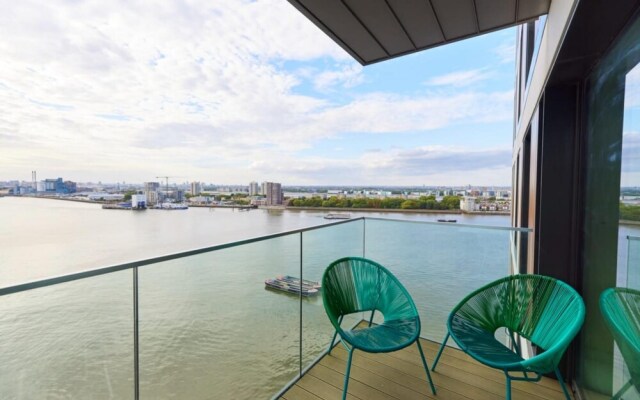 The River Thames Wonder - Tempting 2bdr Flat With Balcony