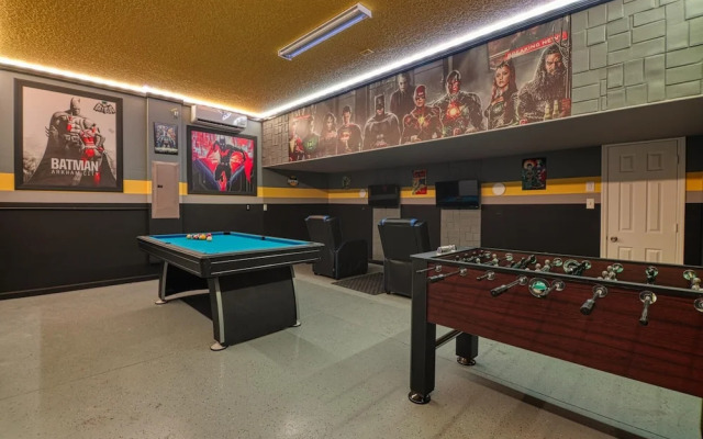 Christopers 9-bedroom Vacation Home