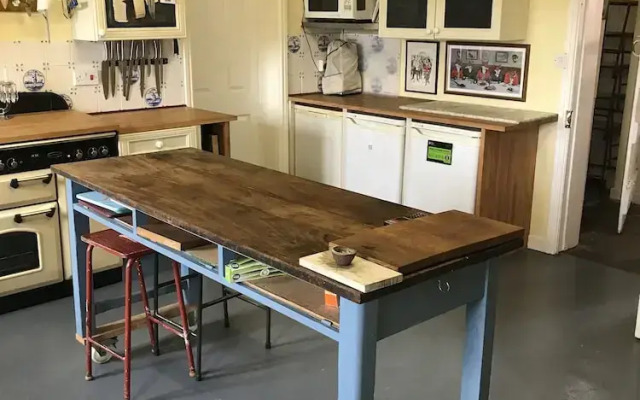 Lower Buckton Country House - Sleeps 12