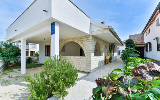Apartments Salitrežić