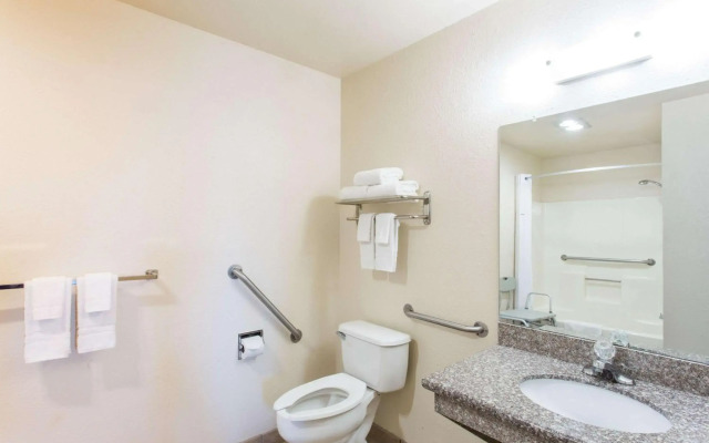 Days Inn by Wyndham Mesa East
