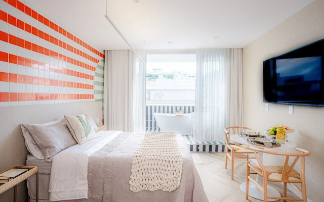 Sea View and Balcony With Bathtub PJ Premium