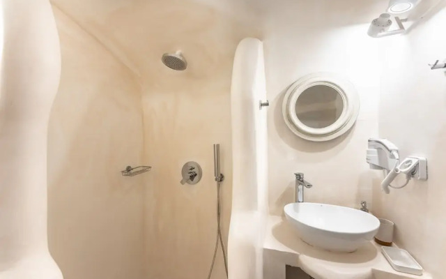 Kalamia Cave House