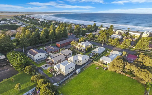 Beach Breeze Apartment